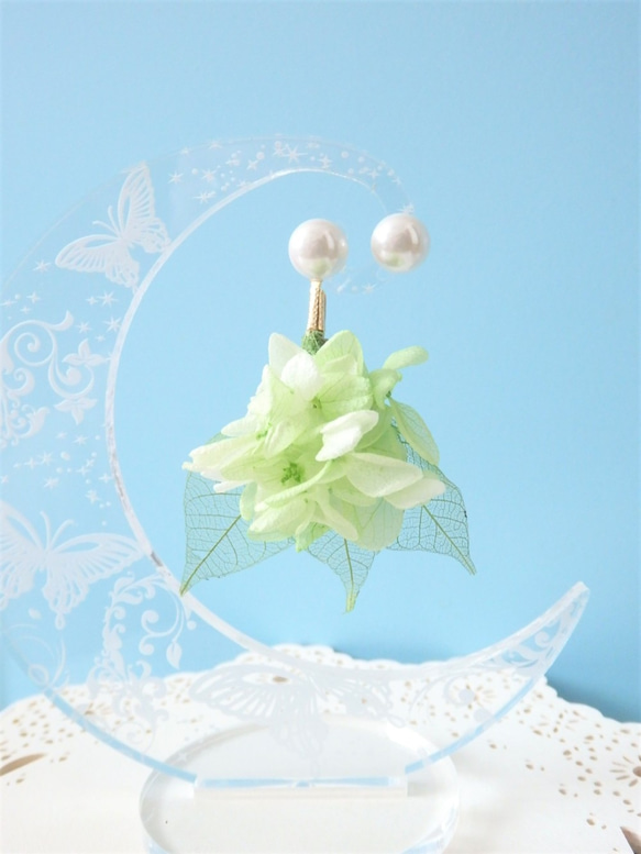 紫陽花のエレガントブーケピアス　２way☆パール　ブライダル　ウエディング　お花　結婚式　ドライフラワー　　　 3枚目の画像