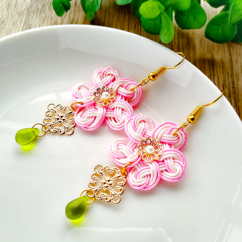水引*桜結びとチェコガラスビーズのピアス／イヤリング ピアス（フック