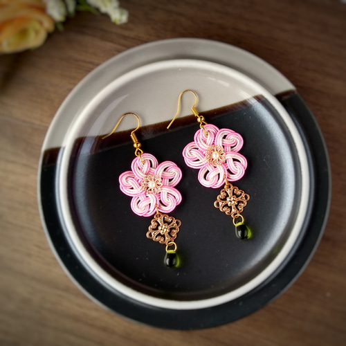 水引*桜結びとチェコガラスビーズのピアス／イヤリング ピアス（フック