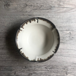 【送料無料】白釉花弁リムbowl 2枚目の画像