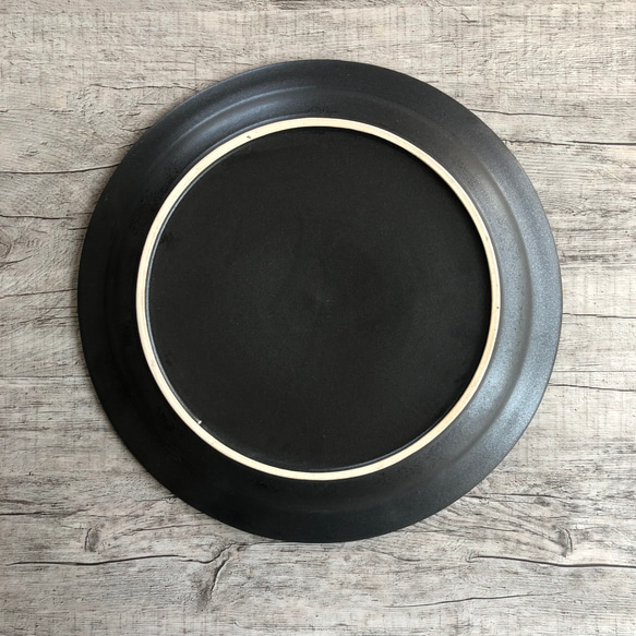 黒釉8寸リム皿 2枚目の画像