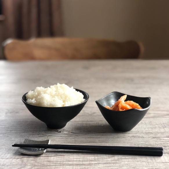 黒釉ご飯茶碗 1枚目の画像