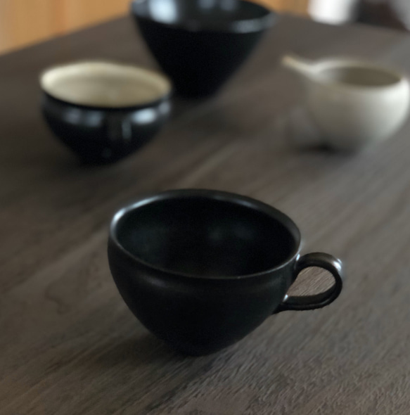 黒釉カップ 1枚目の画像