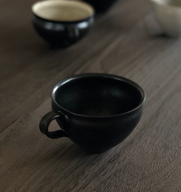黒釉カップ 2枚目の画像