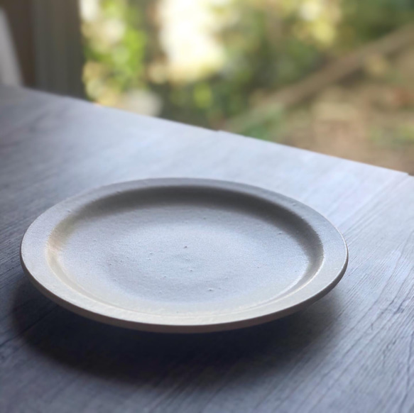 白釉リム皿 1枚目の画像