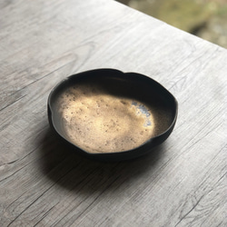 銅釉三角葉器 1枚目の画像