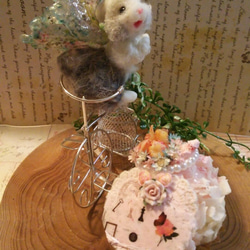 Rabbit@flower garden(太陽のチョーカーを着けたお澄ましうさぎ＋月＋羽＋フェイクスイーツケーキ） 3枚目の画像