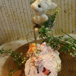 Rabbit@flower garden(太陽のチョーカーを着けたお澄ましうさぎ＋月＋羽＋フェイクスイーツケーキ） 4枚目の画像