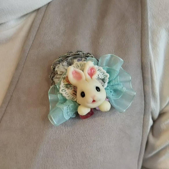 spring racey rabbit brooch✨ヾ(´▽｀*)ゝ✨ 2枚目の画像