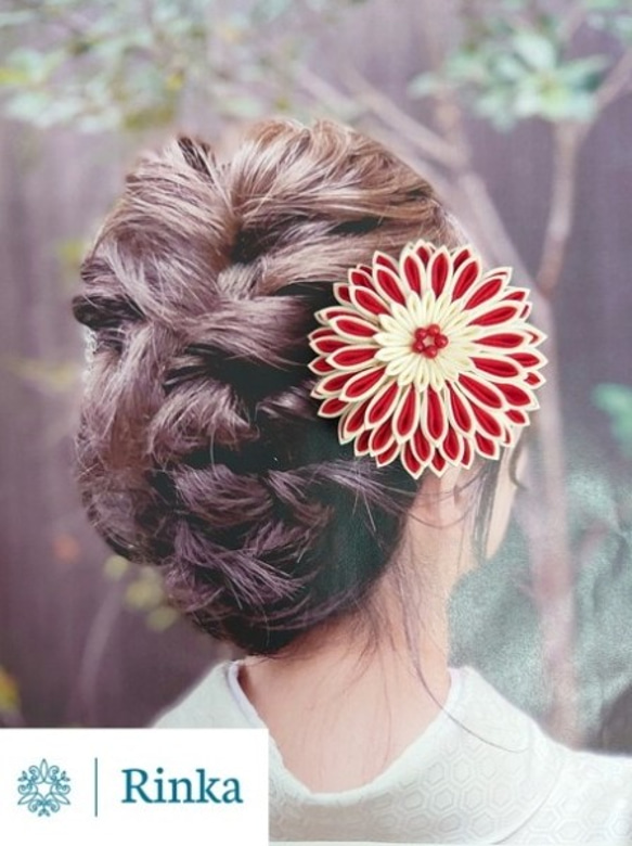 つまみ細工　髪飾り　赤×オフホワイト　ダリア 1枚目の画像