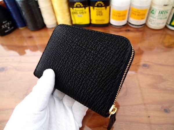 【オーダー】サメ革とレザーを使ったラウンドファスナーミドルタイプのブラック×レッド 18,600円