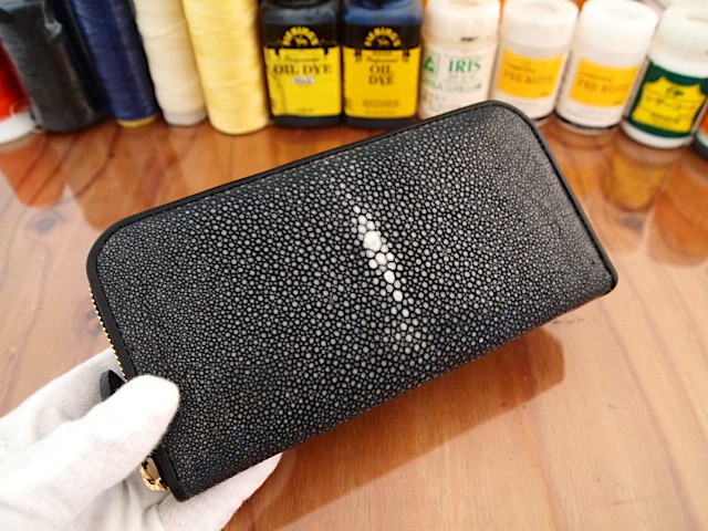 【在庫販売】スティングレイの吟すりで作るラウンドファスナー長財布