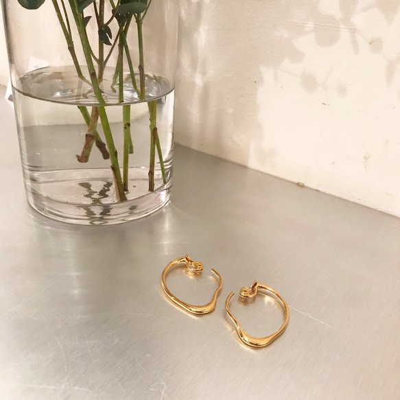 modern hoop - clip-on earrings - 3枚目の画像