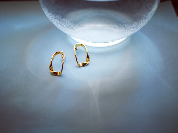 oval twisted earrings 5枚目の画像