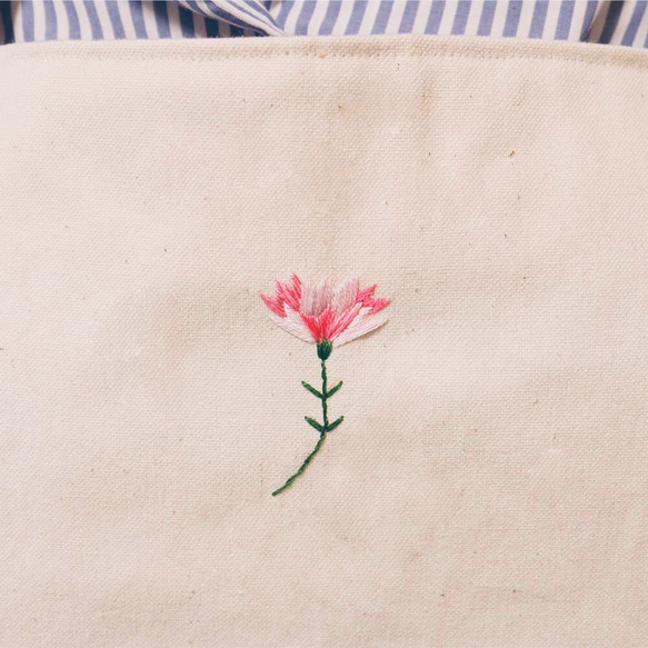 【母の日】カーネーション刺繍のエプロン 3枚目の画像