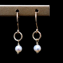 14KGF Petit Charm Earrings WH 第2張的照片