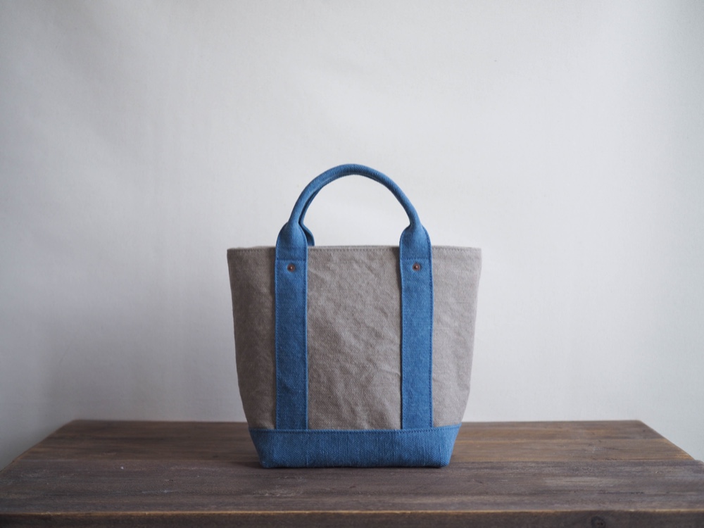 【MILITARY TWILL】蓋付きしかくトート たてなが（タンベージュ×ブルー）