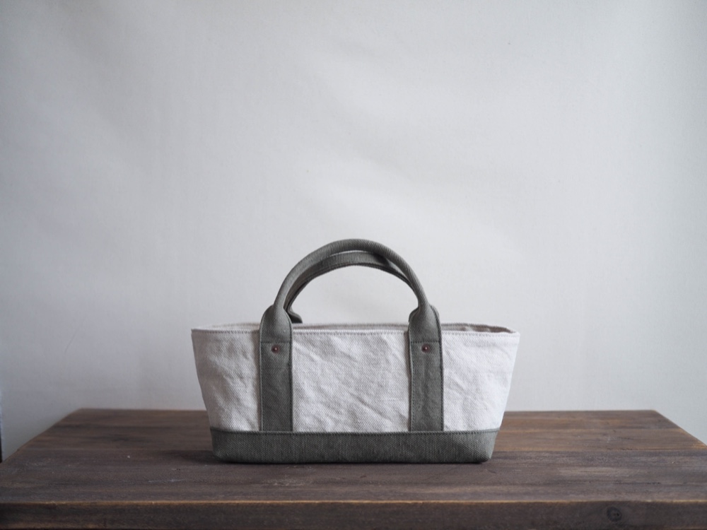 ＊受注制作＊【MILITARY TWILL】蓋付きしかくトート　よこなが（キナリ×モスグリーン）