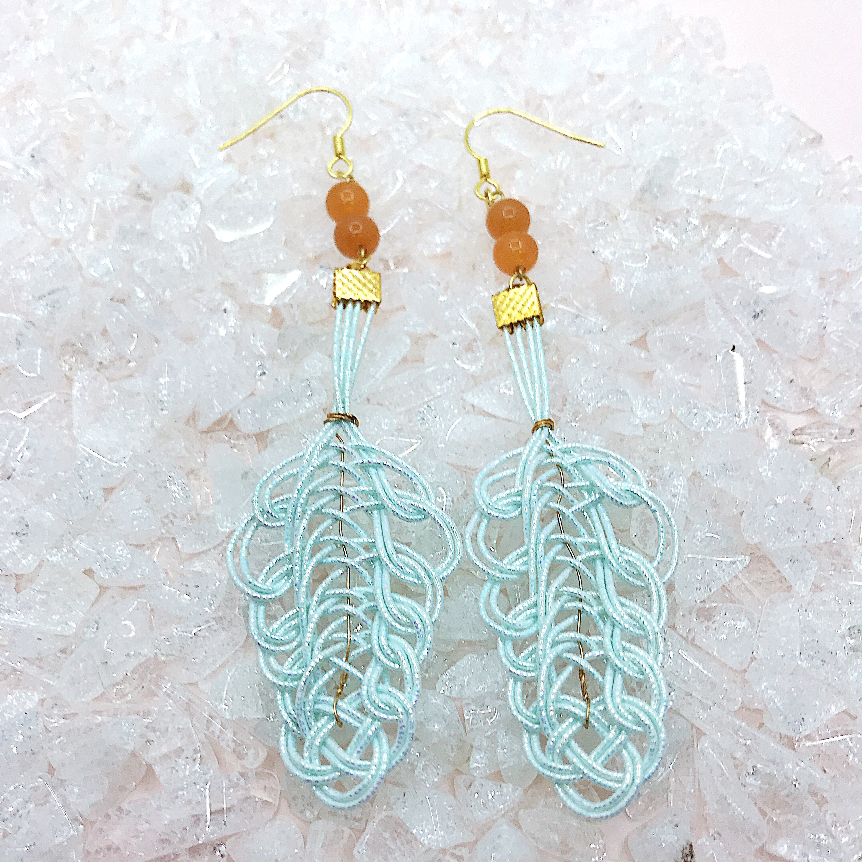 オレンジアベンチュリンの羽揺れるピアス(一品物)