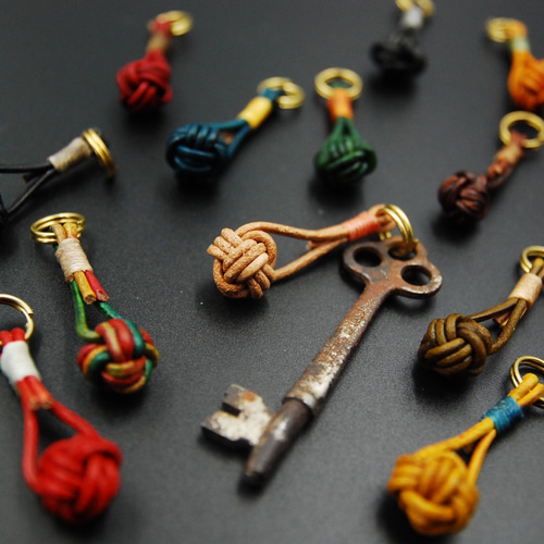 革のジッパーチャーム キーホルダー モンキーノット バッグチャーム