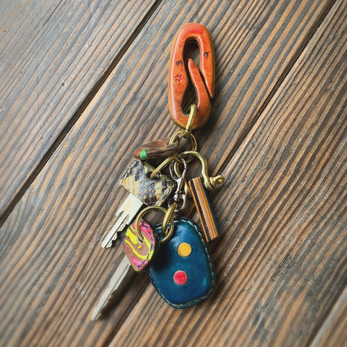 【SALE】 haroshi×FTC 廃材スケボーキーホルダーアクセサリー Re:skate スケボーの廃材 カラビナ キーホルダー magokoroshoten 通販
