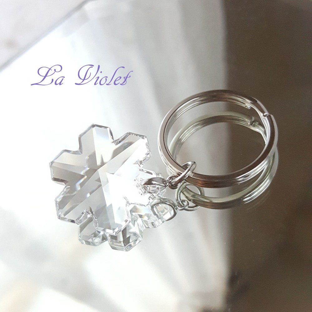 ❄️スワロフスキーパーツ 雪の結晶♡ キーホルダー クリスタル