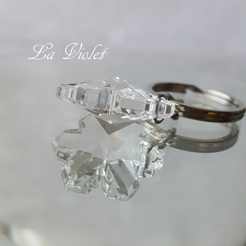 ❄️スワロフスキーパーツ 雪の結晶♡ キーホルダー クリスタル