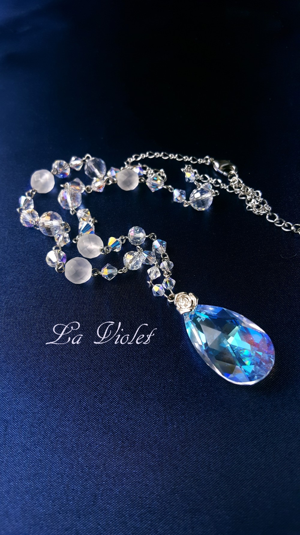 色が変わる　スワロフキーパーツ使用 シャンデリア ネックレス - ver1(フロスト水晶タイプ)