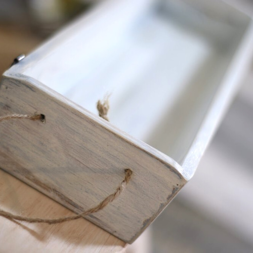 カントリー風な水色の窓型ウォールラック》アンティーク、ドア扉付き