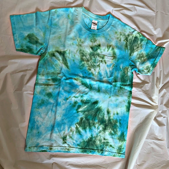 green×blue Mサイズ　タイダイ染め　ワンポイントポケットT-shirt (no.12) 1枚目の画像