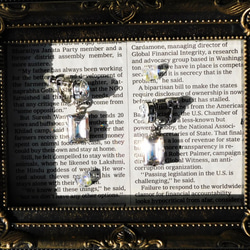 クリスタルの輝きが美しいスワロフスキーのレクタングル・イヤリング 4枚目の画像