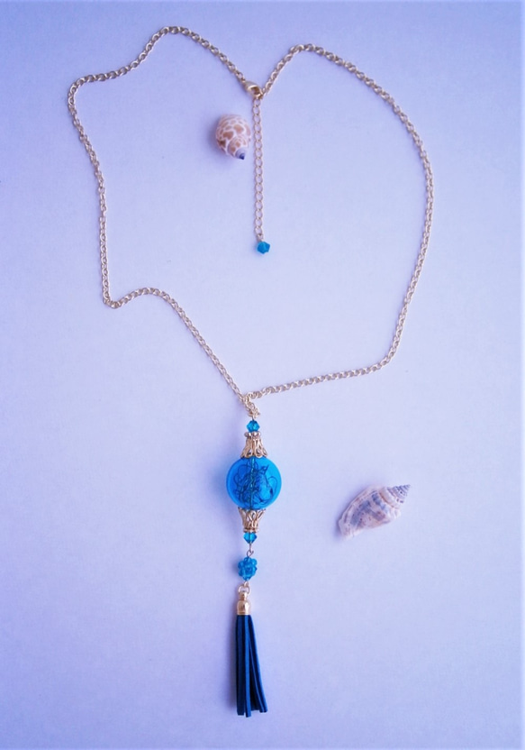 南の海へと想いを掻き立てるブルージルコンのネックレス（吹きガラス+スワロフスキー） 3枚目の画像