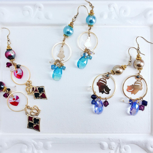 07 ハンドメイドピアス　手染めビーズ　アリス 07 ハンドメイドピアス 手染めビーズ アリス 07 ハンドメイドピアス 手