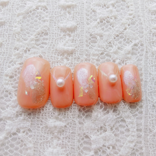 ヌーディーカラーのニュアンスネイル オレンジ ネイルチップ（つけ爪