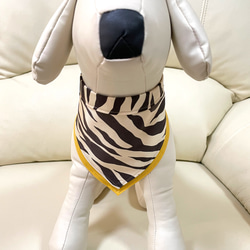 トラ柄(黒) バンダナ　M〜Lサイズ　ペット用　アニマル柄　犬 猫 サファリ 3枚目の画像