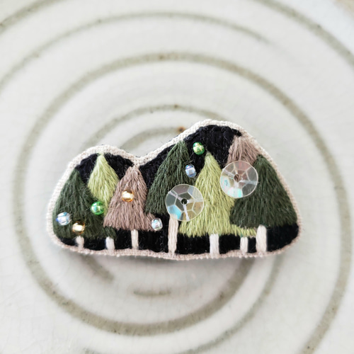 山刺繍ブローチ【受注製作】 ブローチ choco mint 通販 10046579