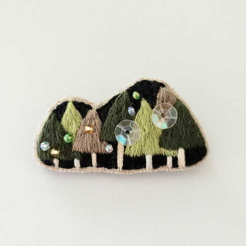 山刺繍ブローチ【受注製作】 ブローチ choco mint 通販 10046579