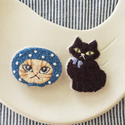 ブラックの猫刺繍ブローチ【受注制作】 4枚目の画像