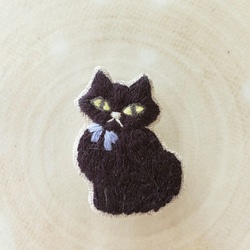 ブラックの猫刺繍ブローチ【受注制作】 6枚目の画像