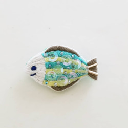 おさかなの刺繍ブローチ(グリーン)【受注制作】 1枚目の画像