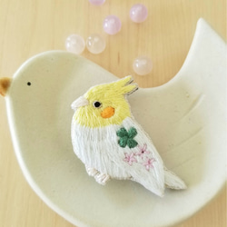 オカメインコの刺繍ブローチ【受注製作】 2枚目の画像