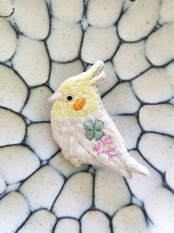 オカメインコの刺繍ブローチ【受注製作】 4枚目の画像