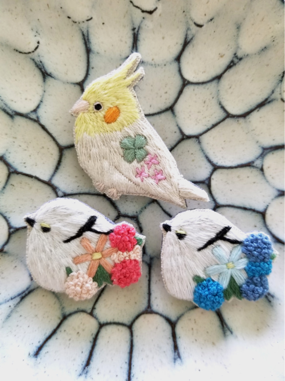 オカメインコの刺繍ブローチ【受注製作】 5枚目の画像