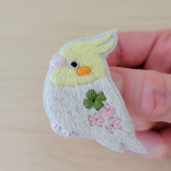 オカメインコの刺繍ブローチ【受注製作】 6枚目の画像