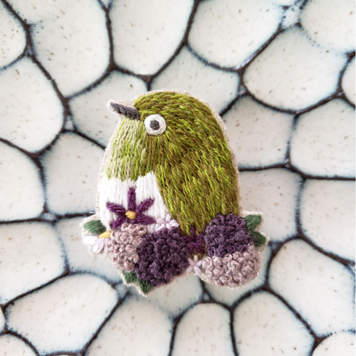 メジロの刺繍ブローチ【受注製作】 ブローチ choco mint 通販 7152258  