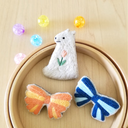 シロクマとチューリップ刺繍ブローチ 3枚目の画像