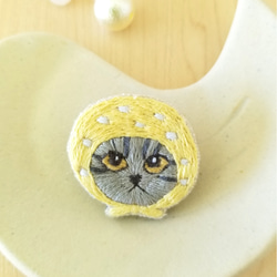 恐竜の刺繍ブローチ（トリケラトプス）【受注製作】 ブローチ