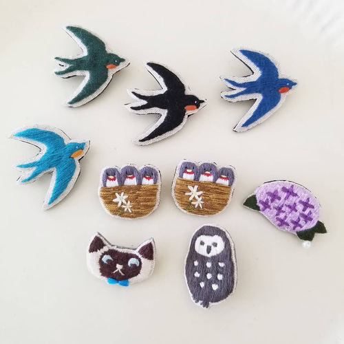 モノトーンのフクロウ刺繍ブローチ【受注制作】 ブローチ choco モノトーンのフクロウ刺繍ブローチ【受注制作】 ブローチ choco