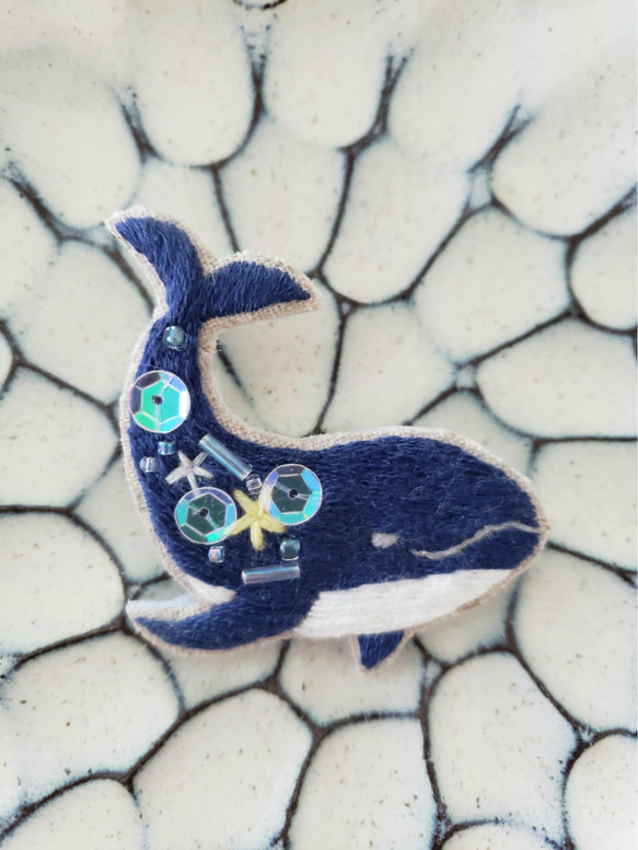 クジラの刺繍ブローチ【受注制作】 ブローチ choco mint 通販