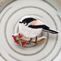 エナガの刺繍ブローチ【受注製作】 ブローチ choco mint 通販 7984181  